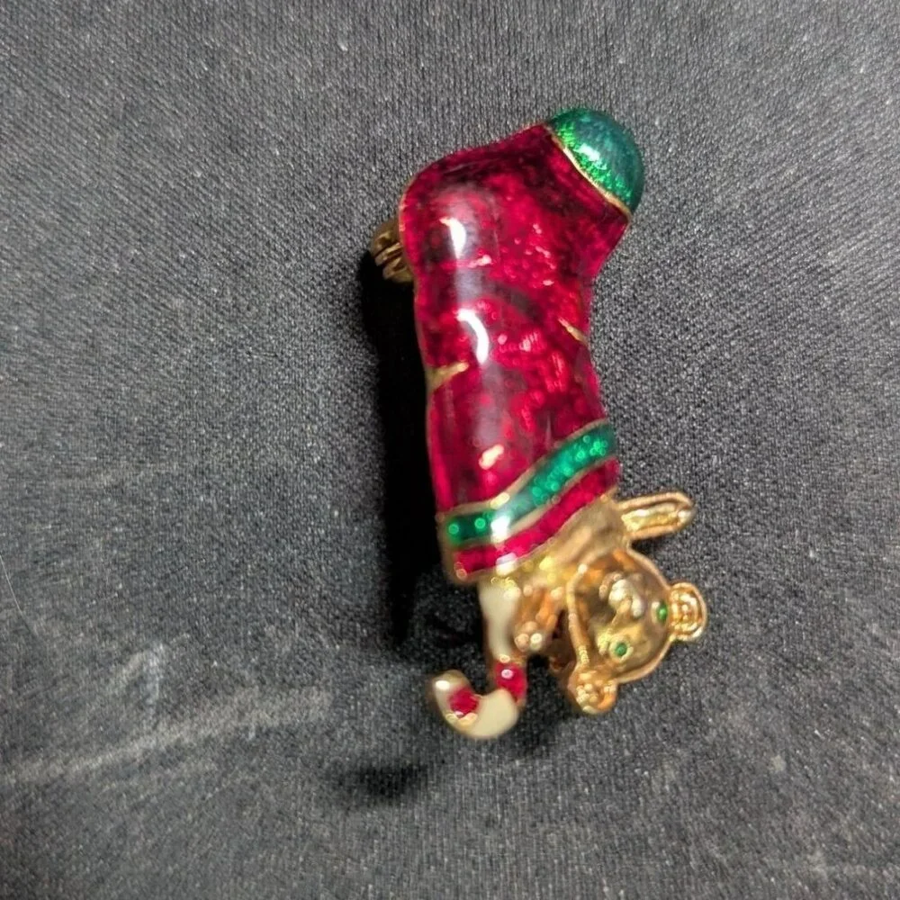 Vintage Christmas Bear In Stocking‎ Red & Green Enamel Gold-Tone Brooch Pin